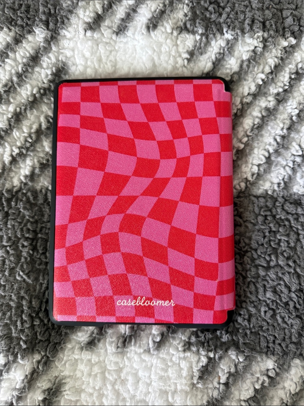 Red & Pink Checkered Magnetic Kindle Paperwhite 11th Generation Case ๐๐ - Picture 3 of 4